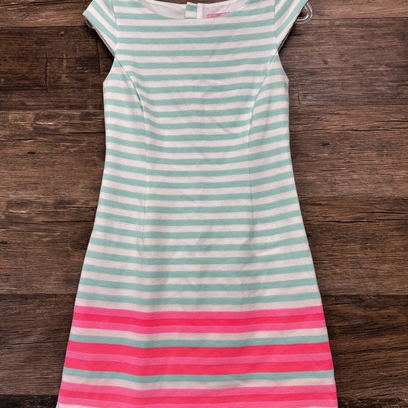 Lilly Pulitzer White and Green Sheath Dress with Bateau Neckline - Picture 1 of 13